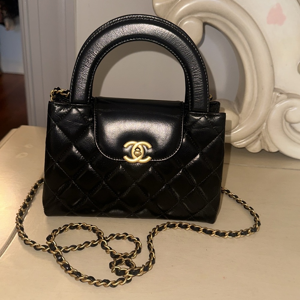 Chanel Black Quilted Handbag - Picture 16 of 16